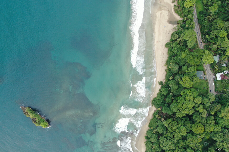 Scenic coastal road in Costa Rica — Costa Rica On The Road self-drive tour